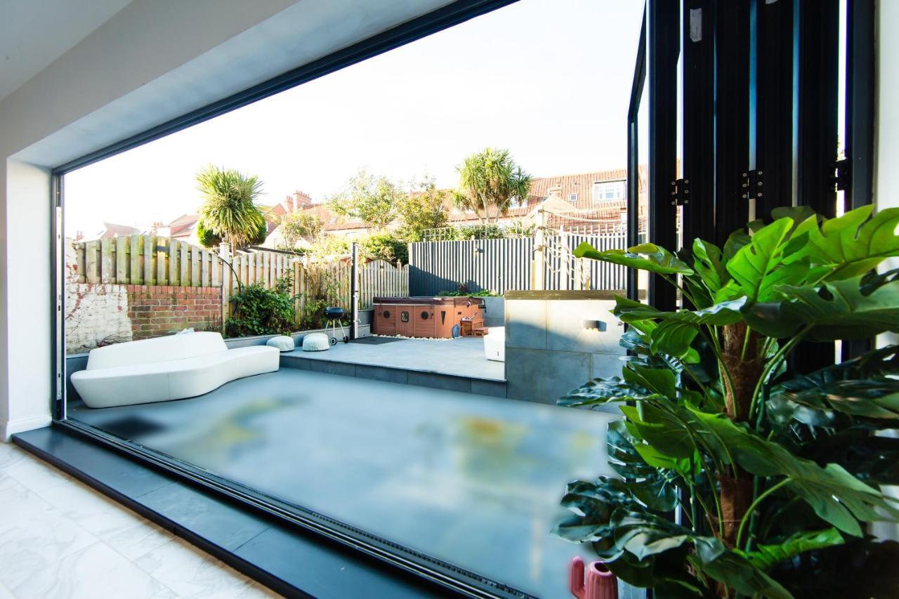 Rounton Villa By Maison Parfaite - Hot Tub - Sea Views - Parking Robin Hood's Bay Dış mekan fotoğraf